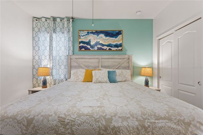 Image No.17-7 Bed Property for sale