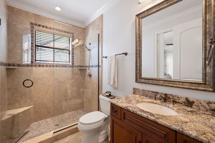 Image No.16-6 Bed Property for sale