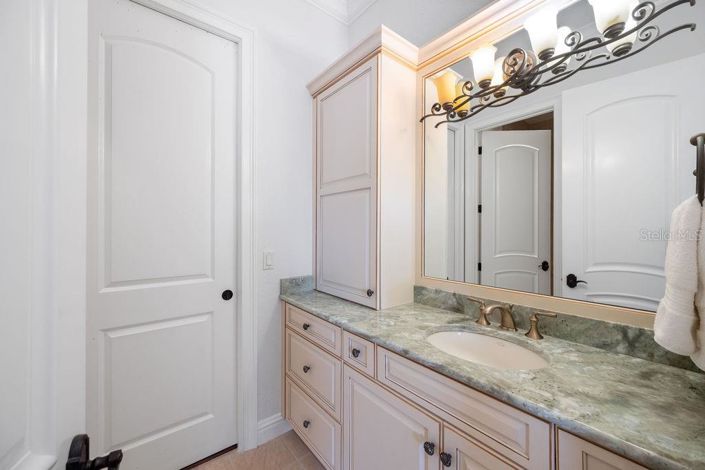 Image No.19-6 Bed Property for sale