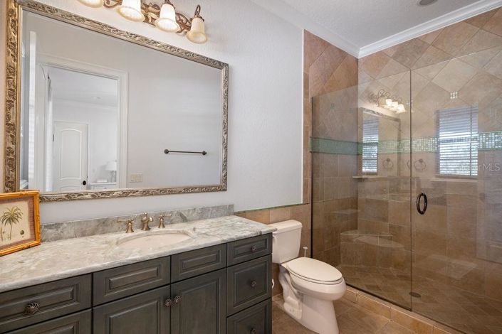 Image No.22-6 Bed Property for sale