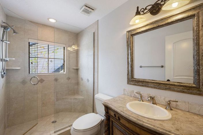 Image No.24-6 Bed Property for sale