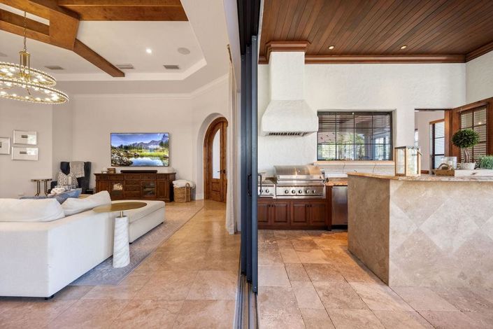 Image No.27-6 Bed Property for sale