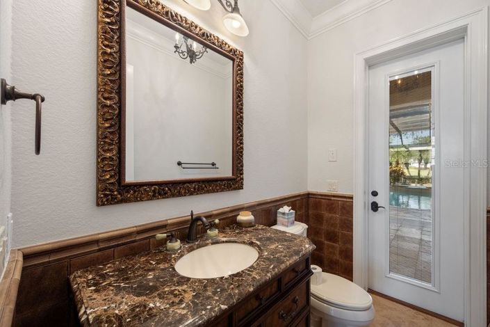 Image No.34-6 Bed Property for sale