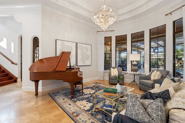 Image No.38-6 Bed Property for sale