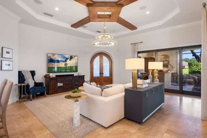 Image No.8-6 Bed Property for sale