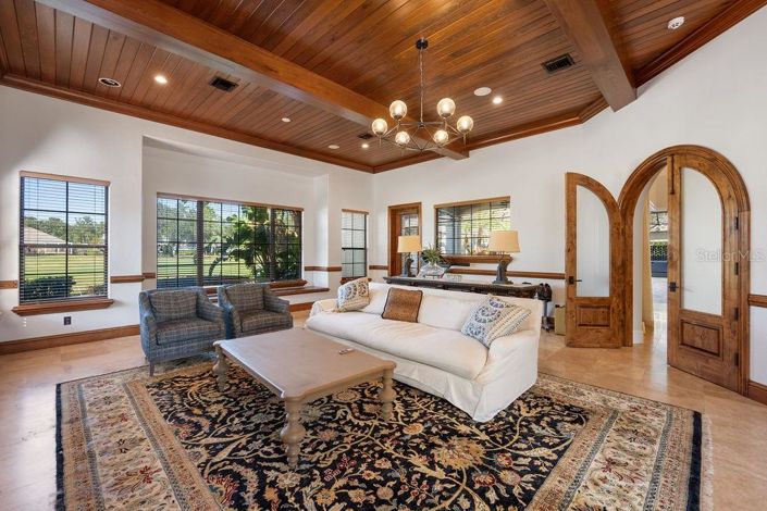 Image No.9-6 Bed Property for sale