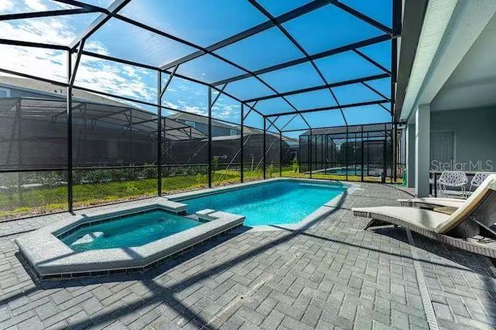 Image No.2-10 Bed Property for sale