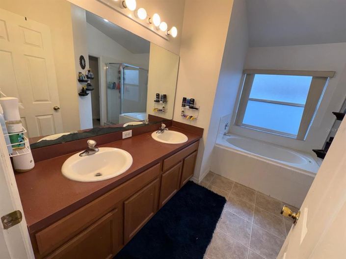 Image No.17-4 Bed Property for sale