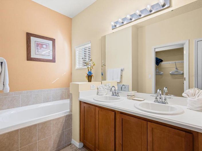 Image No.23-4 Bed Property for sale