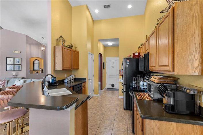 Image No.10-4 Bed Property for sale