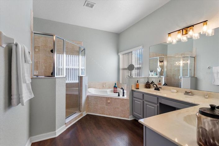 Image No.17-4 Bed Property for sale