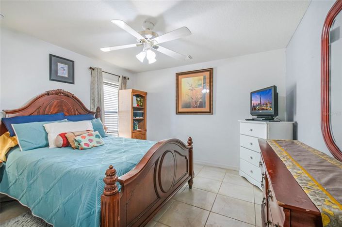 Image No.21-3 Bed Property for sale