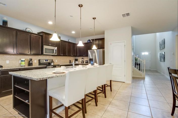 Image No.9-8 Bed Property for sale