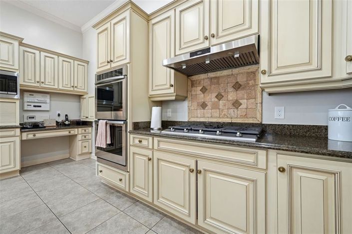 Image No.16-8 Bed Property for sale