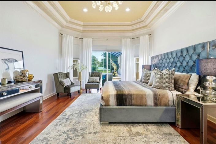 Image No.20-8 Bed Property for sale