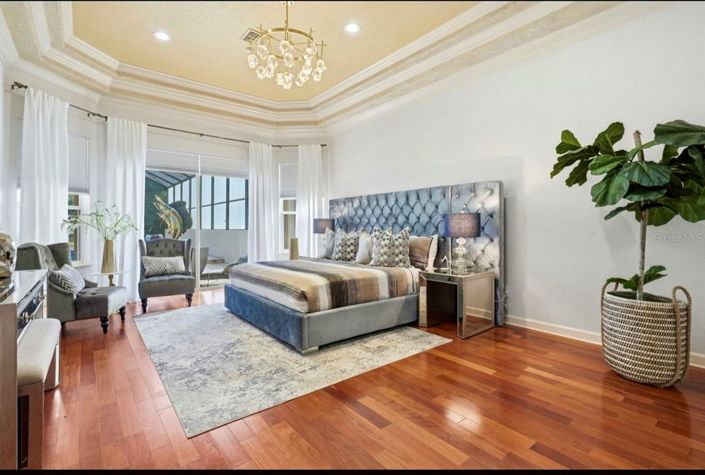 Image No.21-8 Bed Property for sale