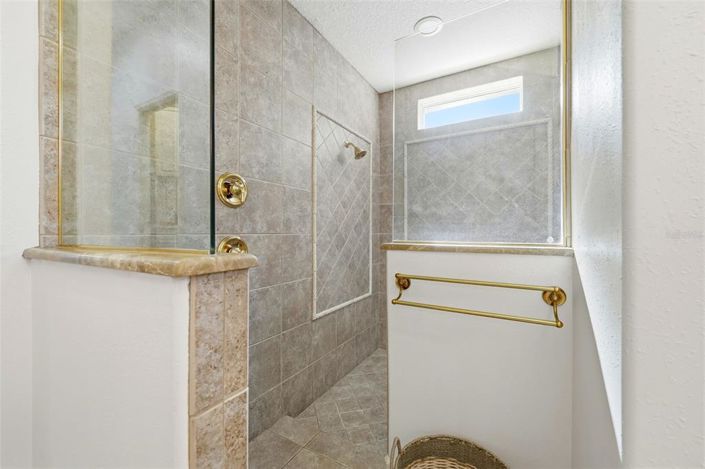 Image No.23-8 Bed Property for sale