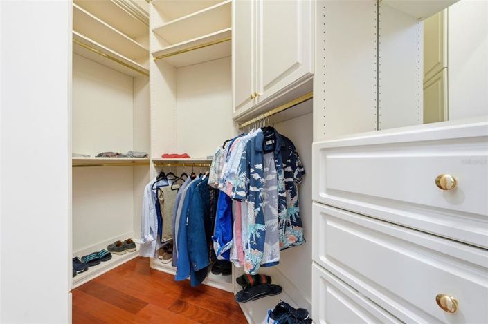 Image No.25-8 Bed Property for sale