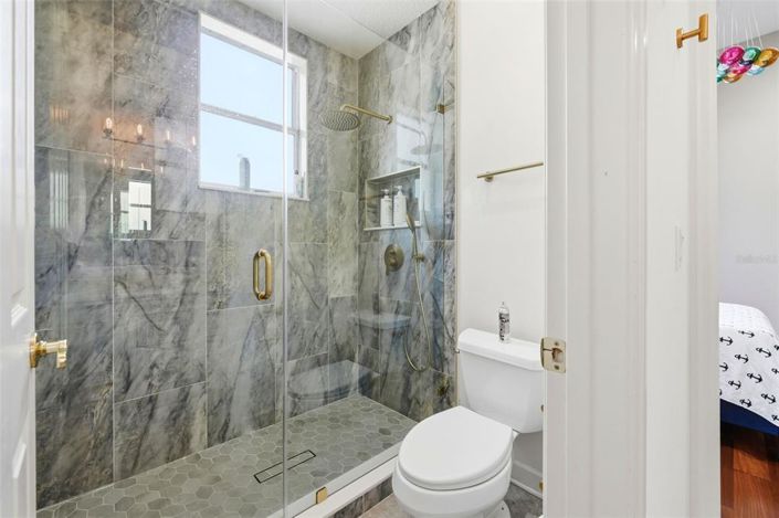 Image No.28-8 Bed Property for sale