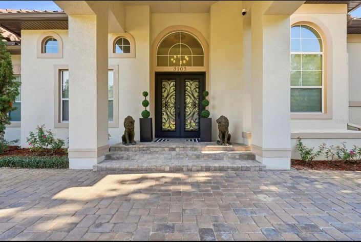 Image No.3-8 Bed Property for sale