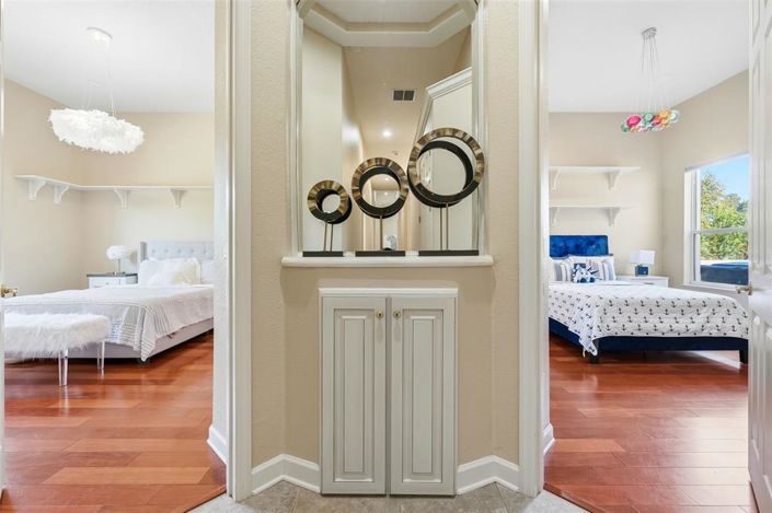 Image No.30-8 Bed Property for sale