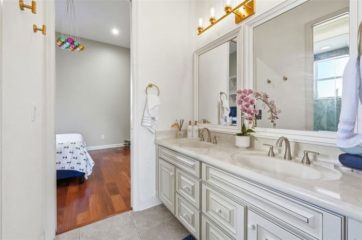 Image No.31-8 Bed Property for sale