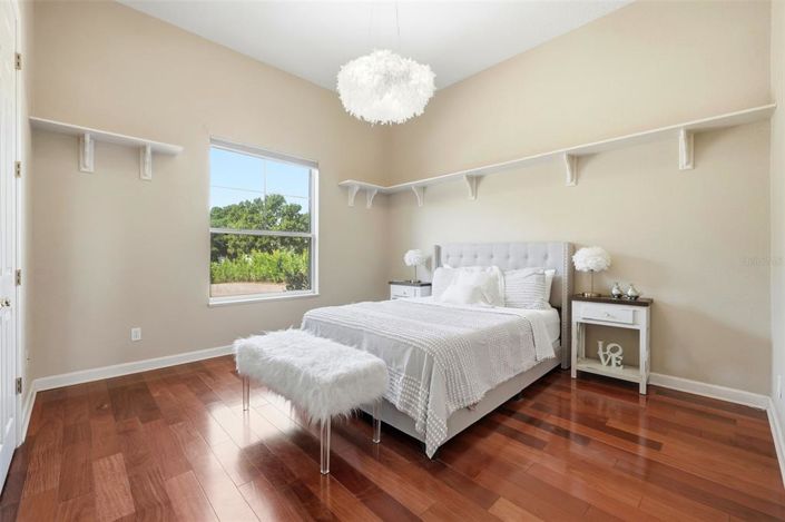 Image No.32-8 Bed Property for sale