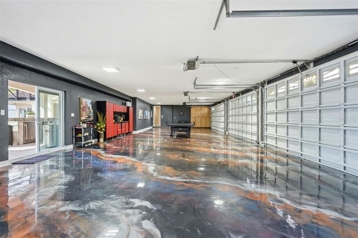 Image No.44-8 Bed Property for sale