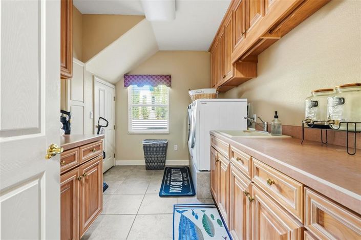 Image No.47-8 Bed Property for sale