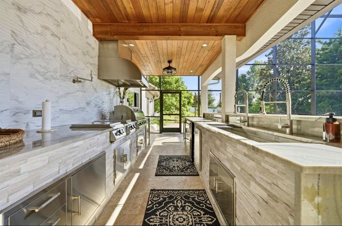 Image No.51-8 Bed Property for sale