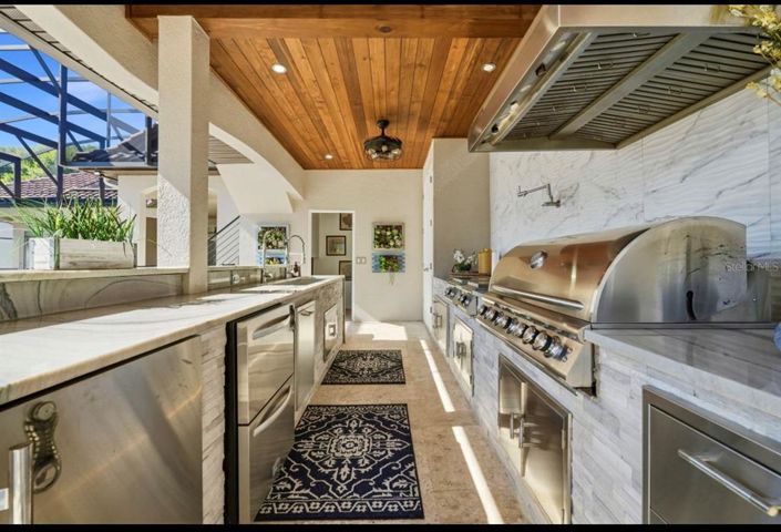 Image No.52-8 Bed Property for sale