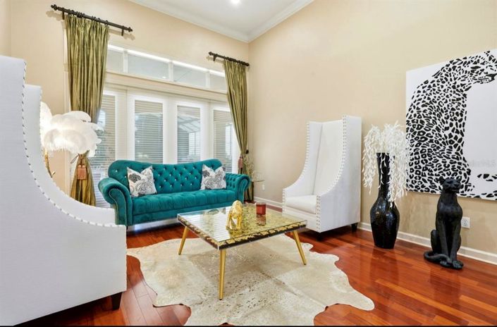 Image No.7-8 Bed Property for sale