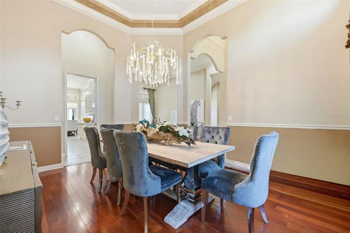 Image No.8-8 Bed Property for sale