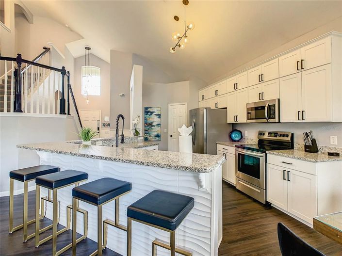 Image No.10-6 Bed Property for sale