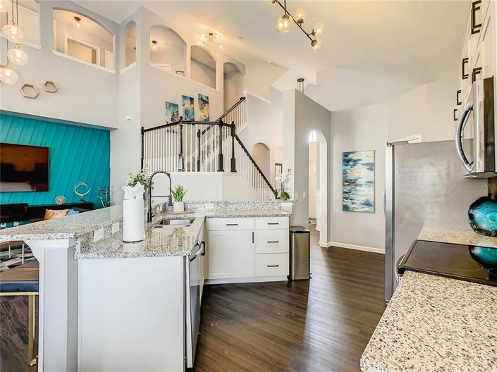 Image No.11-6 Bed Property for sale