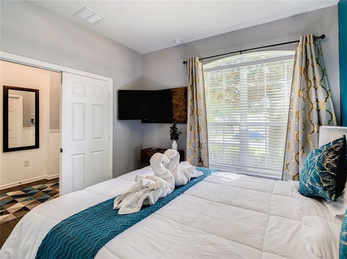 Image No.15-6 Bed Property for sale