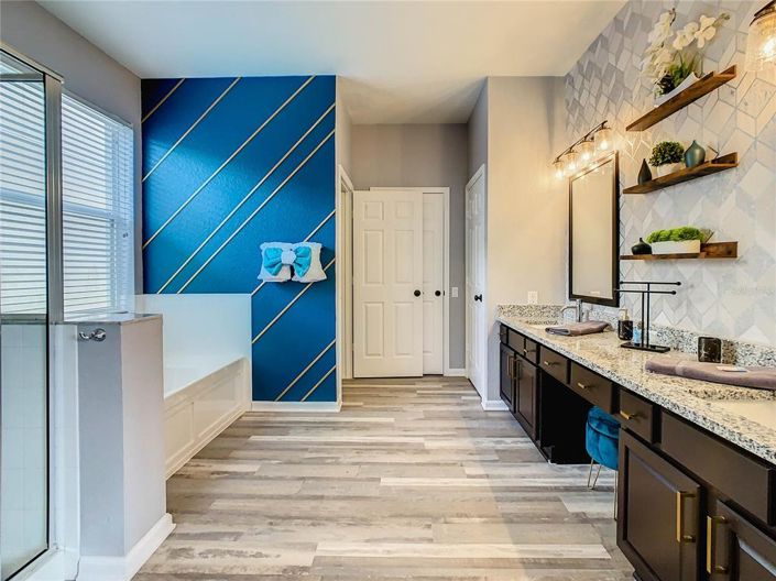 Image No.22-6 Bed Property for sale