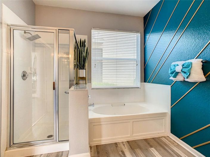 Image No.23-6 Bed Property for sale