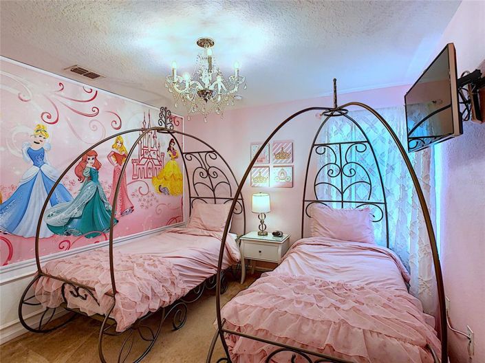 Image No.27-6 Bed Property for sale