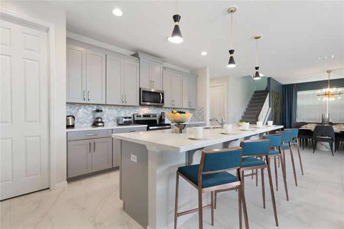 Image No.10-9 Bed Property for sale