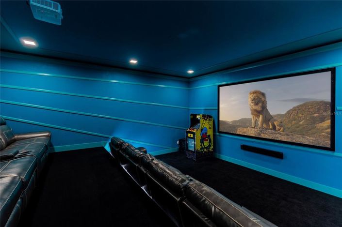 Image No.13-9 Bed Property for sale