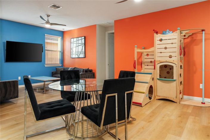 Image No.20-9 Bed Property for sale