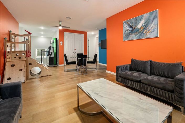 Image No.22-9 Bed Property for sale