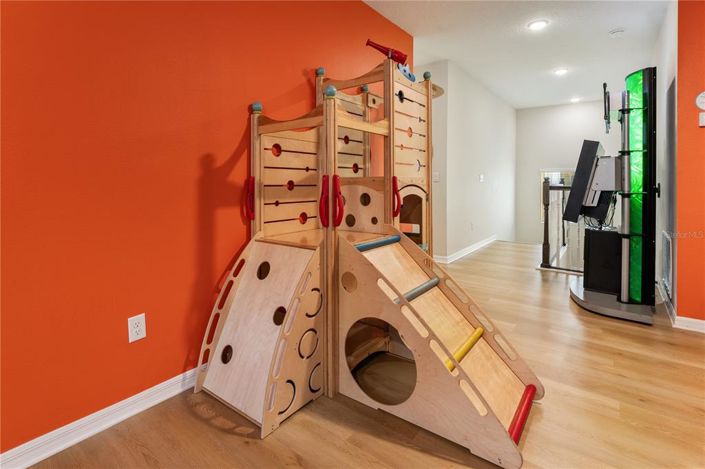 Image No.25-9 Bed Property for sale