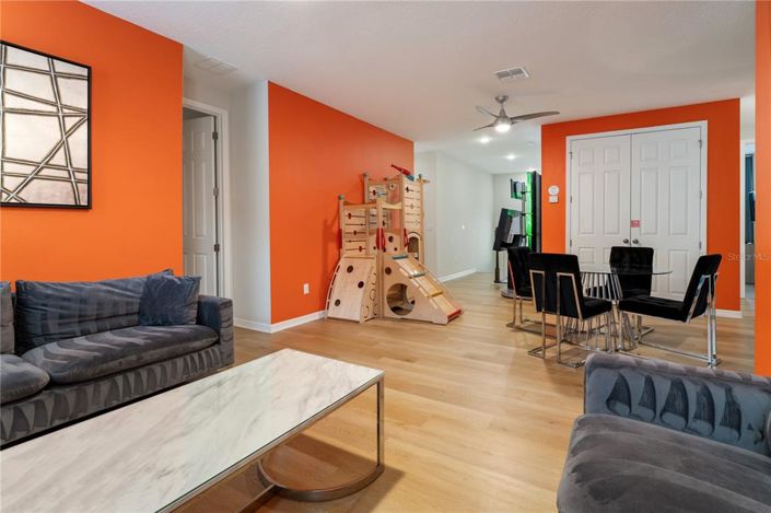 Image No.28-9 Bed Property for sale