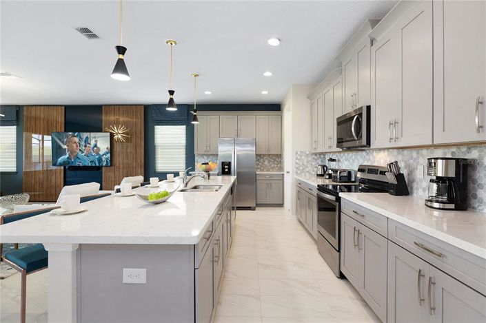 Image No.8-9 Bed Property for sale