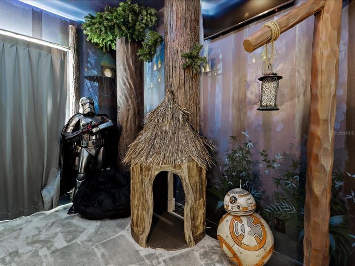 Image No.15-12 Bed Property for sale