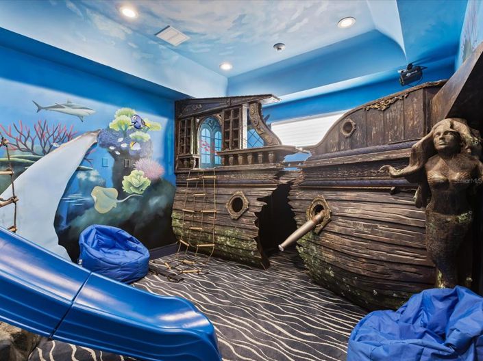 Image No.16-12 Bed Property for sale