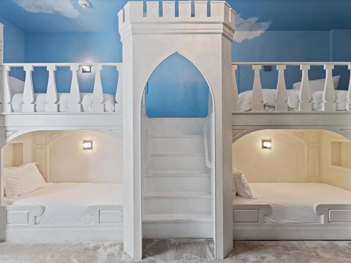 Image No.21-12 Bed Property for sale