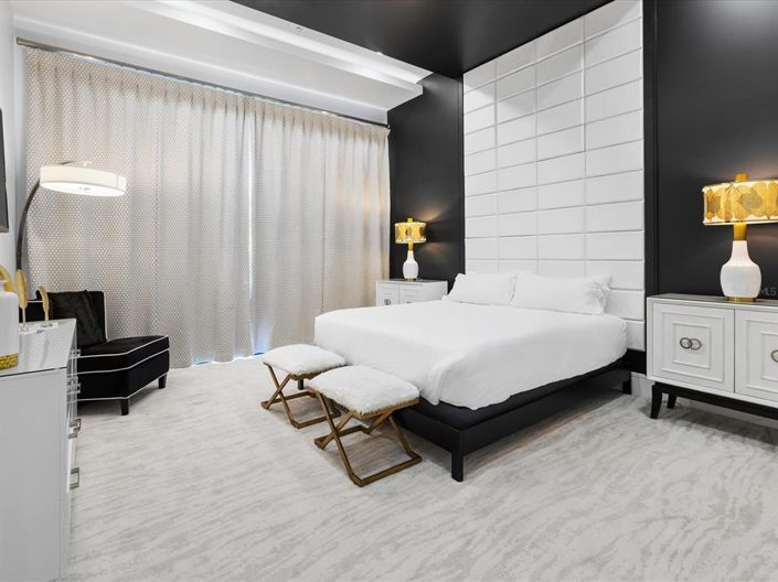 Image No.24-12 Bed Property for sale